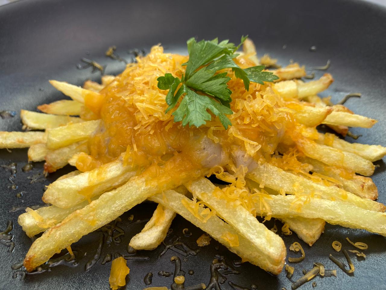 Hablemos hoy de LA POUTINE