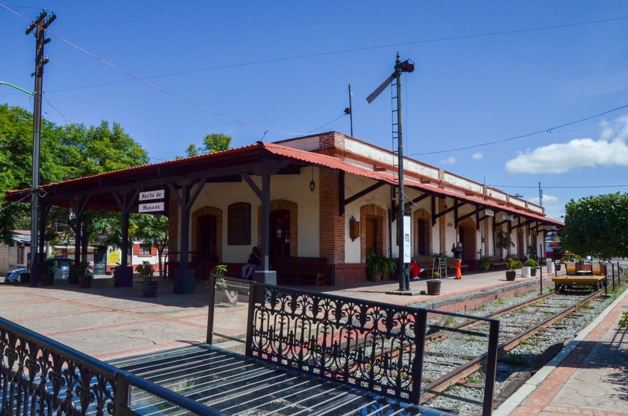 Alice Benvenutti visita el Museo del Ferrocarril de Tulancingo