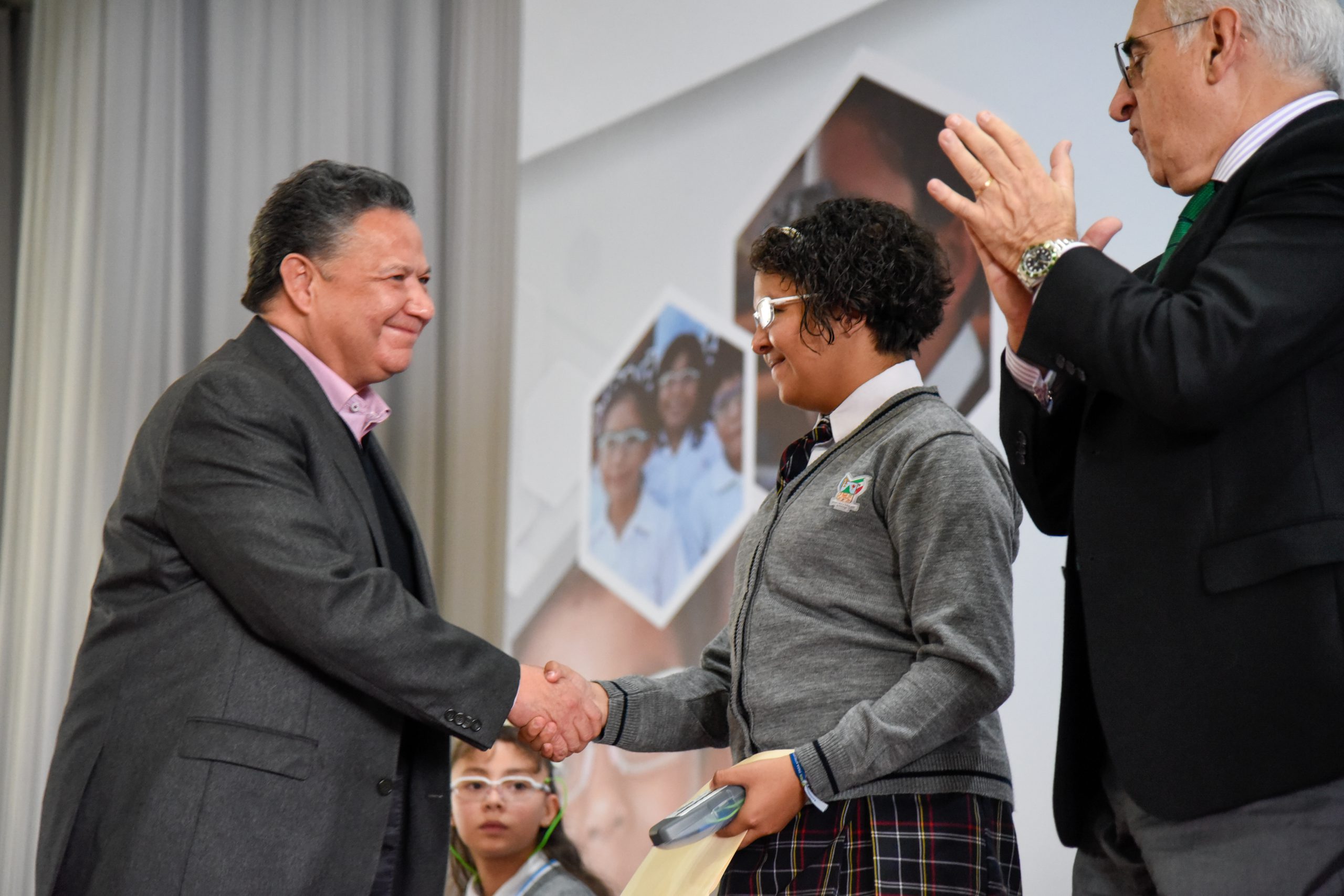 Ver Bien para Aprender Mejor: estudiantes de Hidalgo reciben lentes
