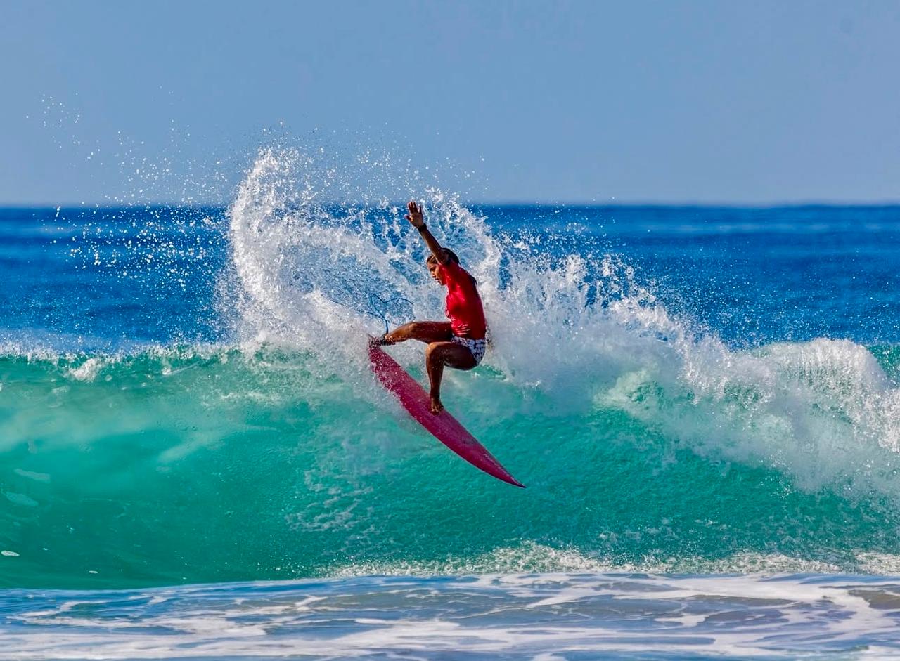 Surfistas mexicanos van por la gloria en El Salvador