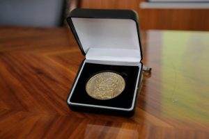 Moneda conmemorativa de 60 años de la Prepa 1