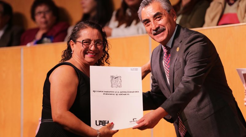 Homenaje a las y los maestros: UAEH