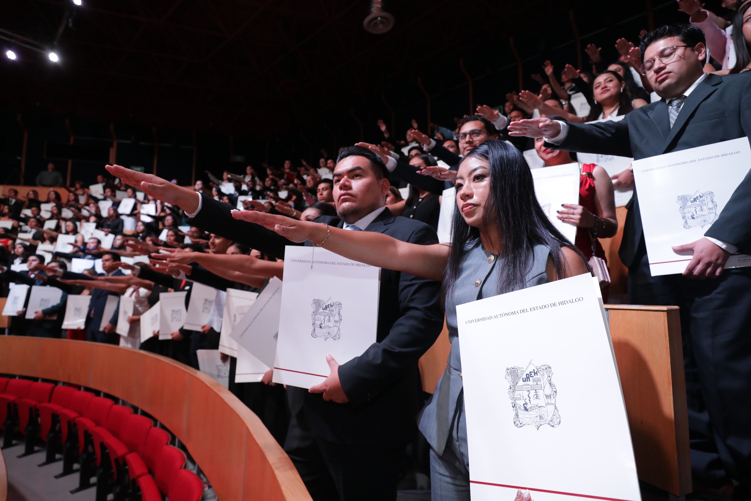 Entrega UAEH 443 títulos profesionales a nueva generación de egresados Garza