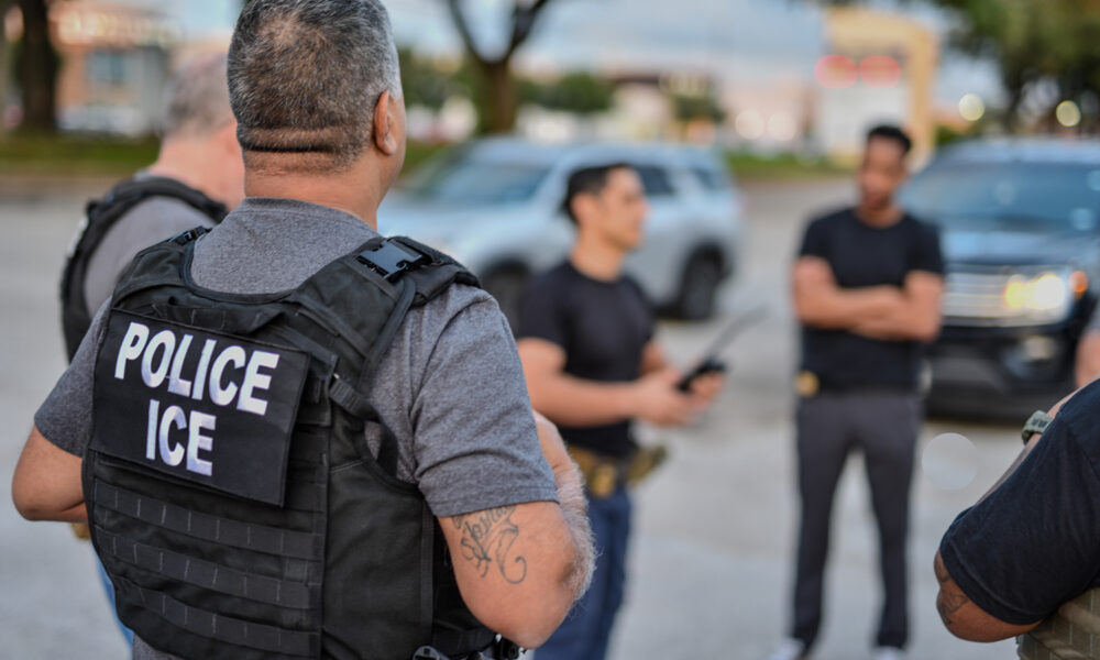 ICE suspende retenes de tránsito tras la muerte de dos migrantes en Estados Unidos