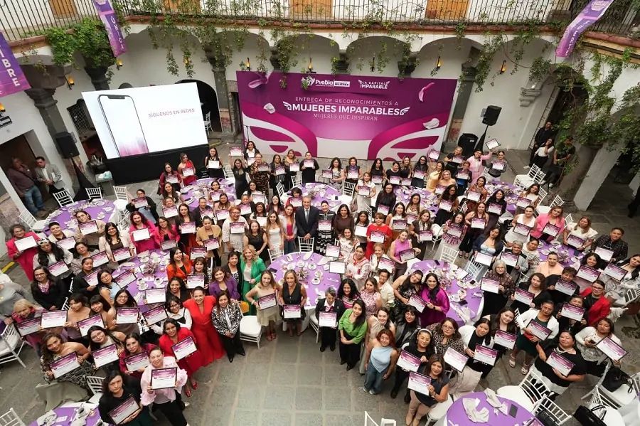 Mujeres de Puebla reciben reconocimiento por su liderazgo y trayectoria