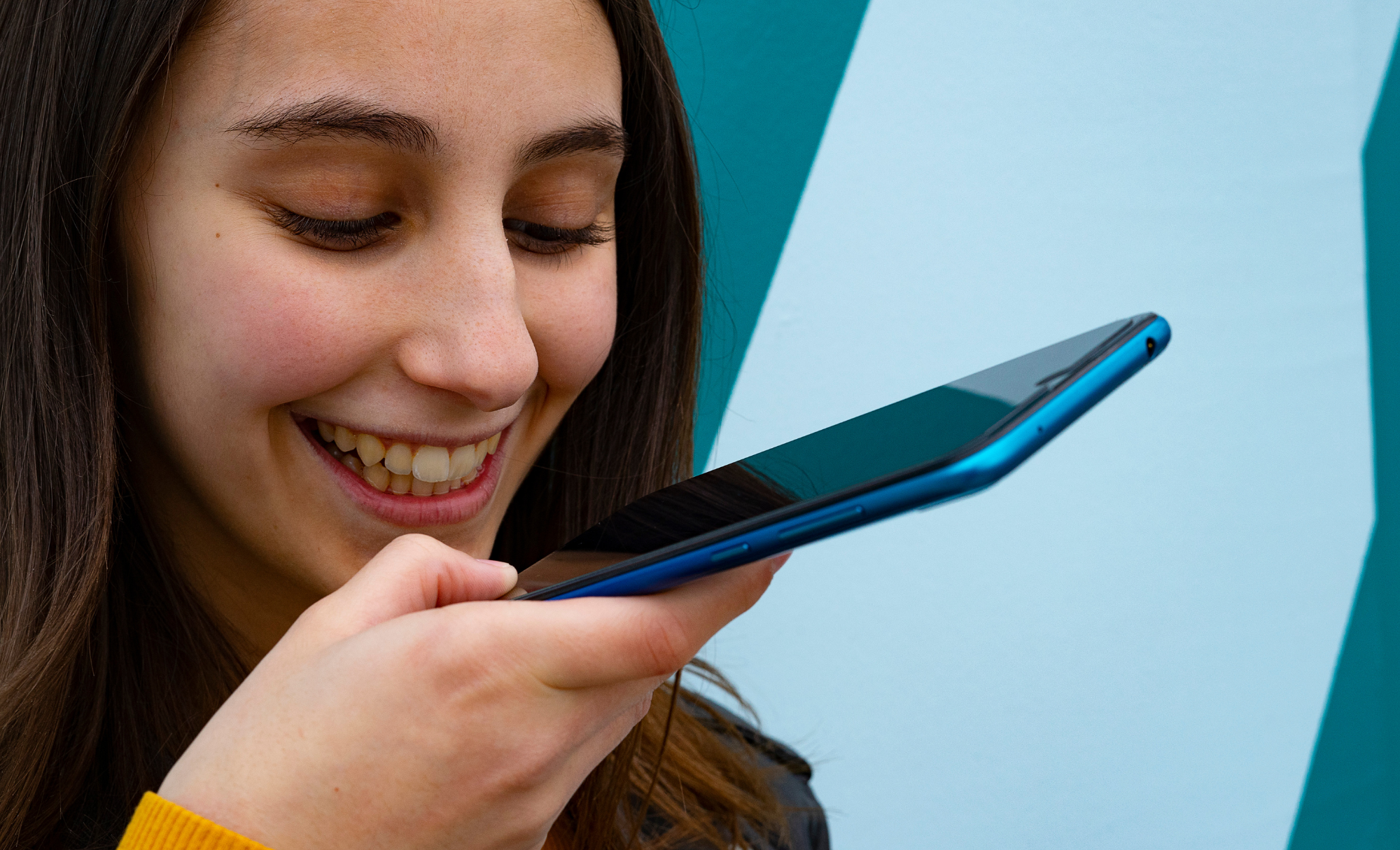 ¿Adiós al número de celular? Así funcionará WhatsApp