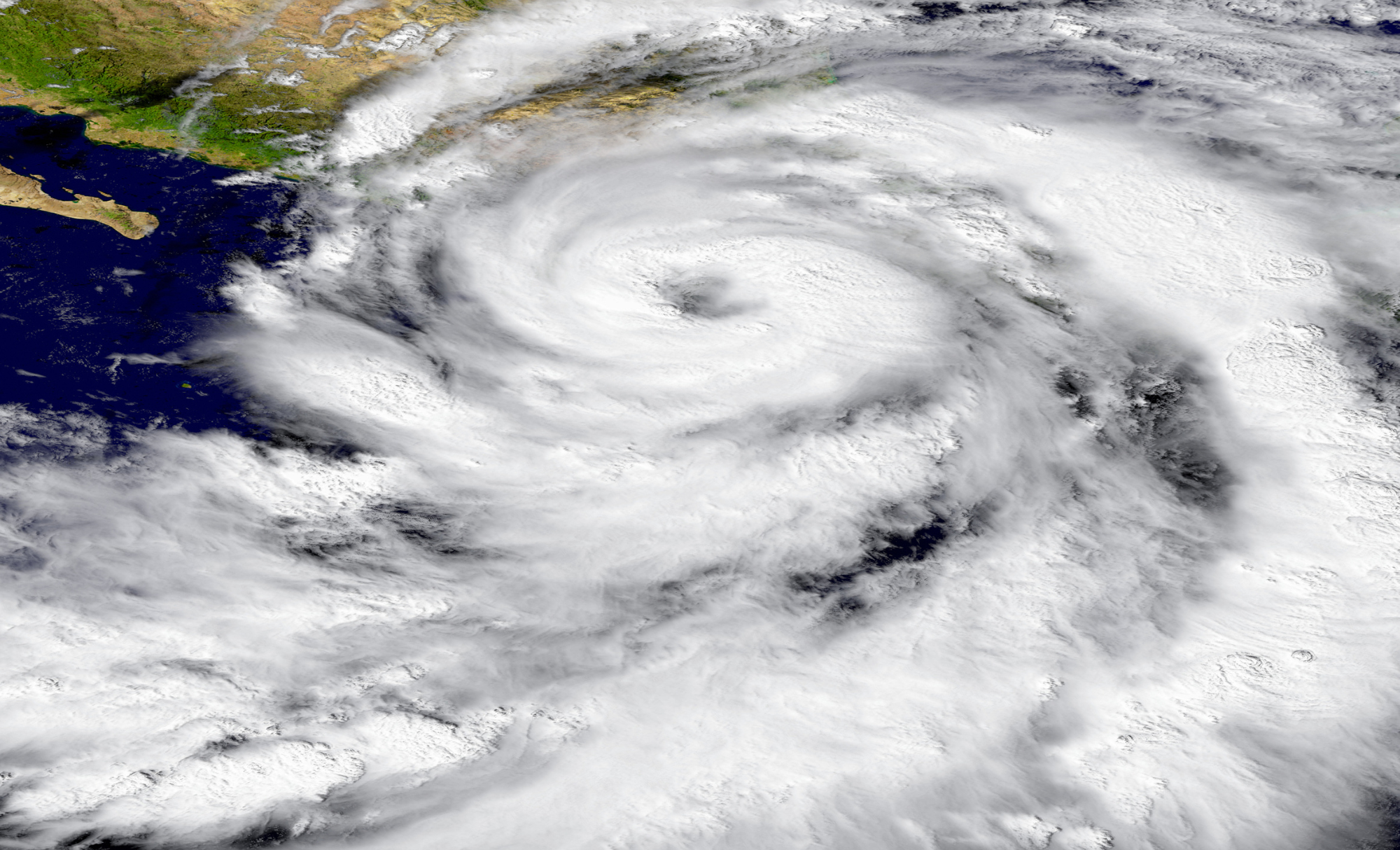 Genevieve alcanza categoría 5 y reforzará las lluvias en gran parte de México