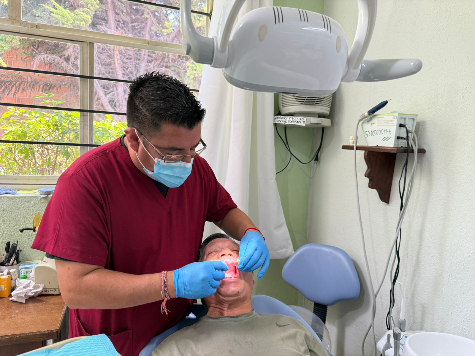 Prótesis dentales cambian la vida de personas mayores en Hidalgo