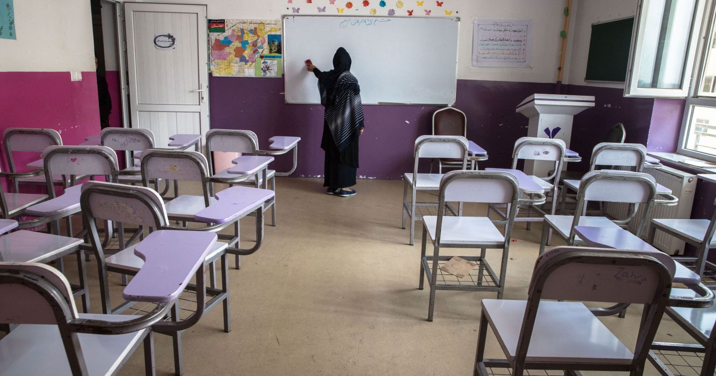 Cinco años sin escuela: UNESCO exige devolver a las niñas afganas su derecho a estudiar