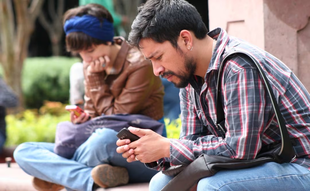 Jóvenes mexicanos se alejan de la escuela y el empleo: ¿Qué está pasando?