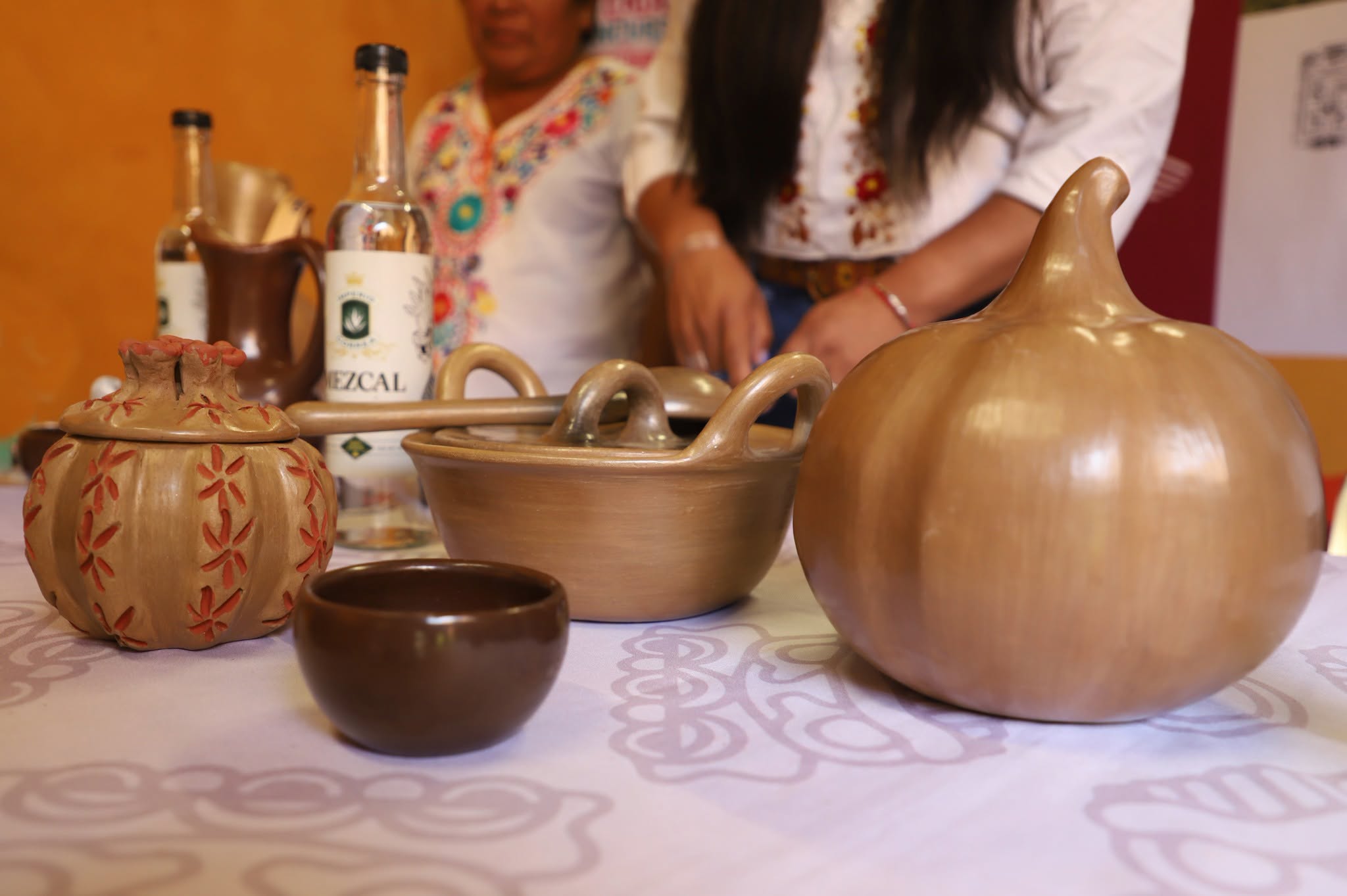 ¡Lánzate a Los Reyes Metzontla! Barro, gastronomía y tradición te esperan