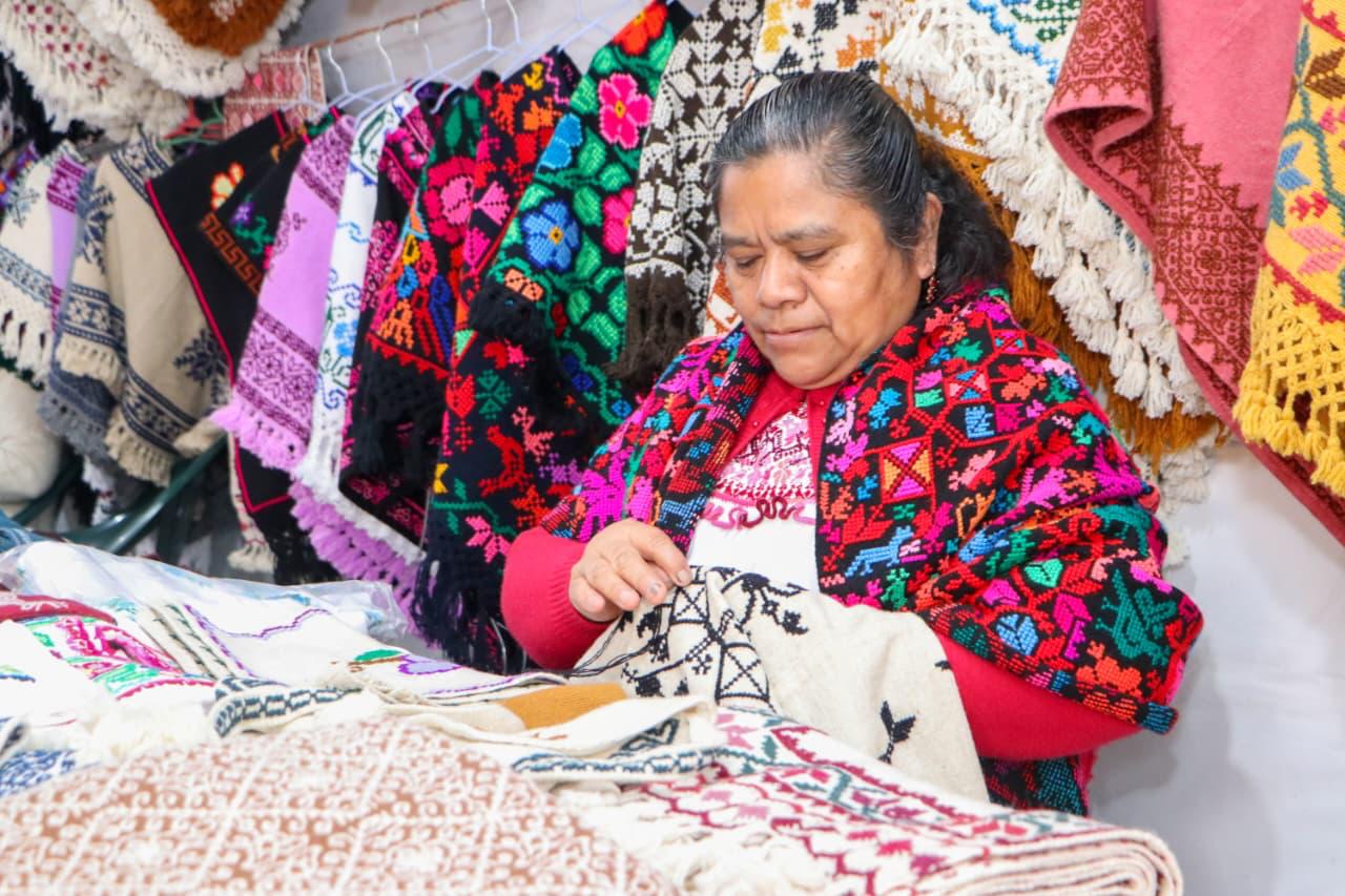 Textiles y bordados de Hueyapan ya son Patrimonio Cultural de Puebla
