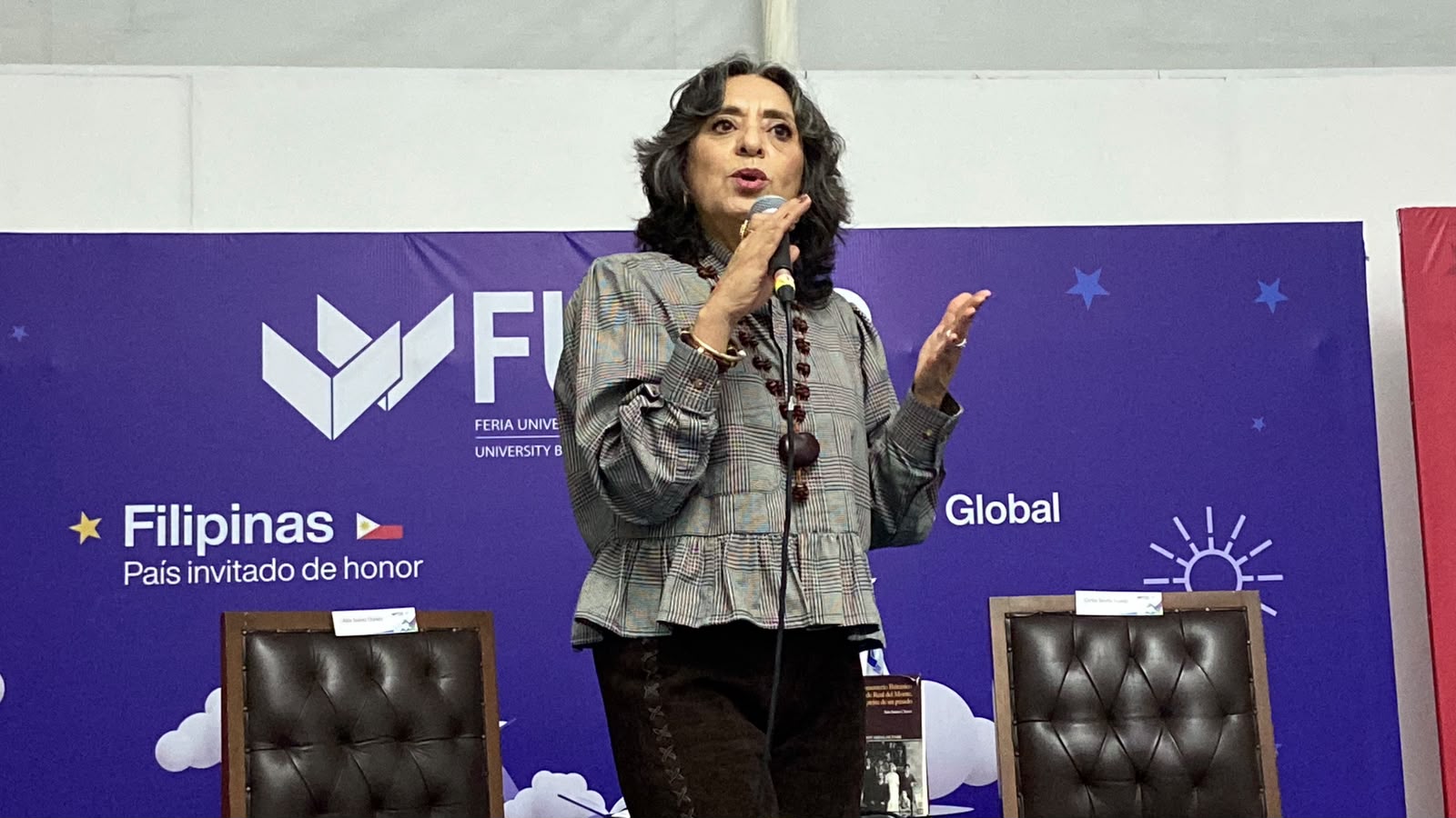 Aída Suárez lleva a la FUL la historia que esconden las tumbas del Panteón Inglés