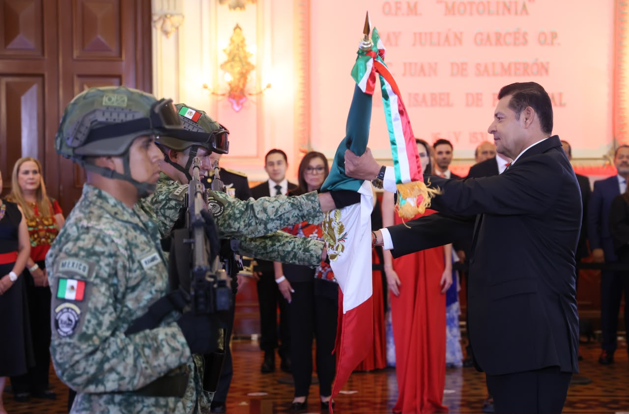 Armenta incluye a heroínas y madres buscadoras en el Grito de Independencia en Puebla