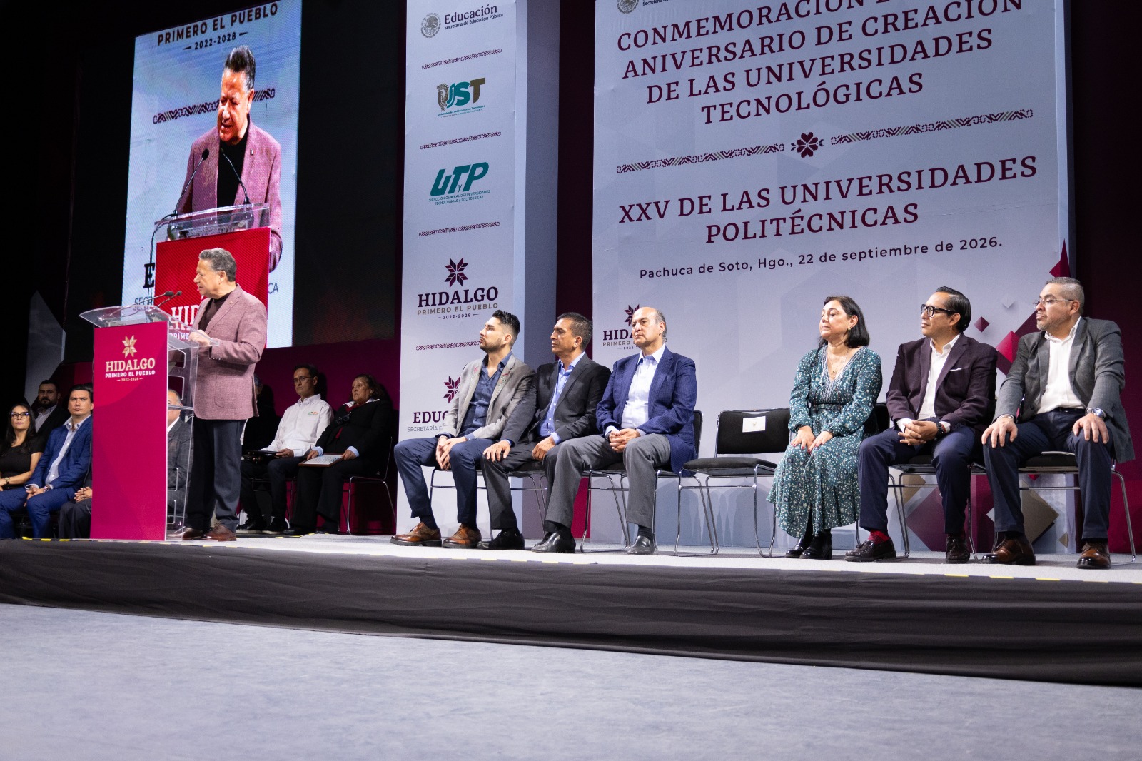 Julio Menchaca respalda el crecimiento de universidades tecnológicas y politécnicas de Hidalgo