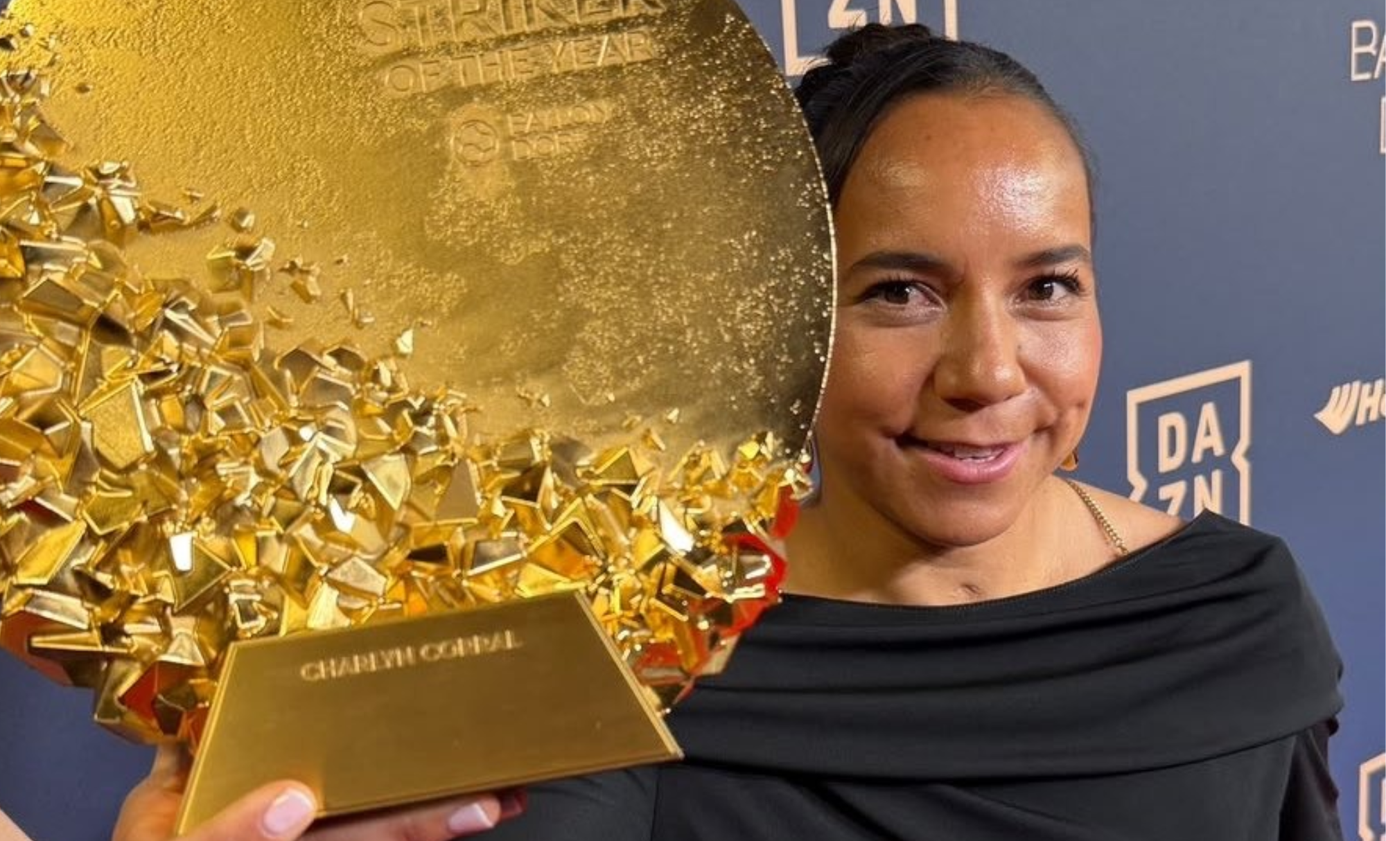 Charlyn Corral hace historia: es la mejor delantera del mundo