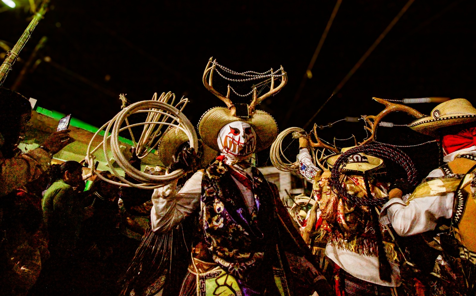 Los cuernudos de Calnali llegan a Guanajuato: el carnaval huasteco toma las calles del Cervantino