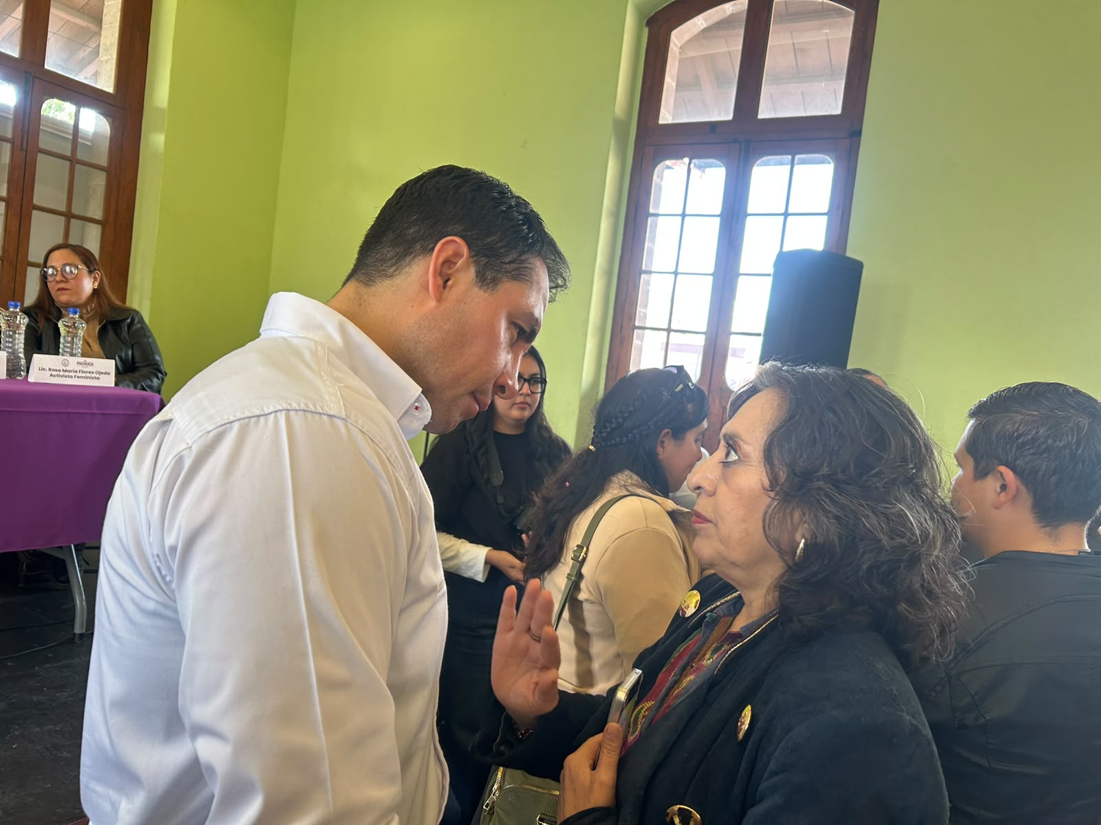 Jorge Reyes plantea programa permanente para mujeres en Pachuca