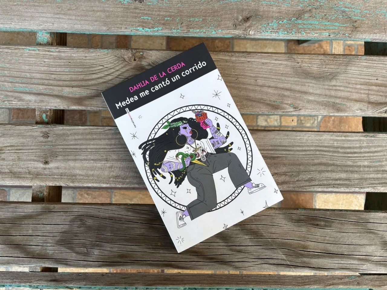 Tienes que leer Medea me cantó un corrido