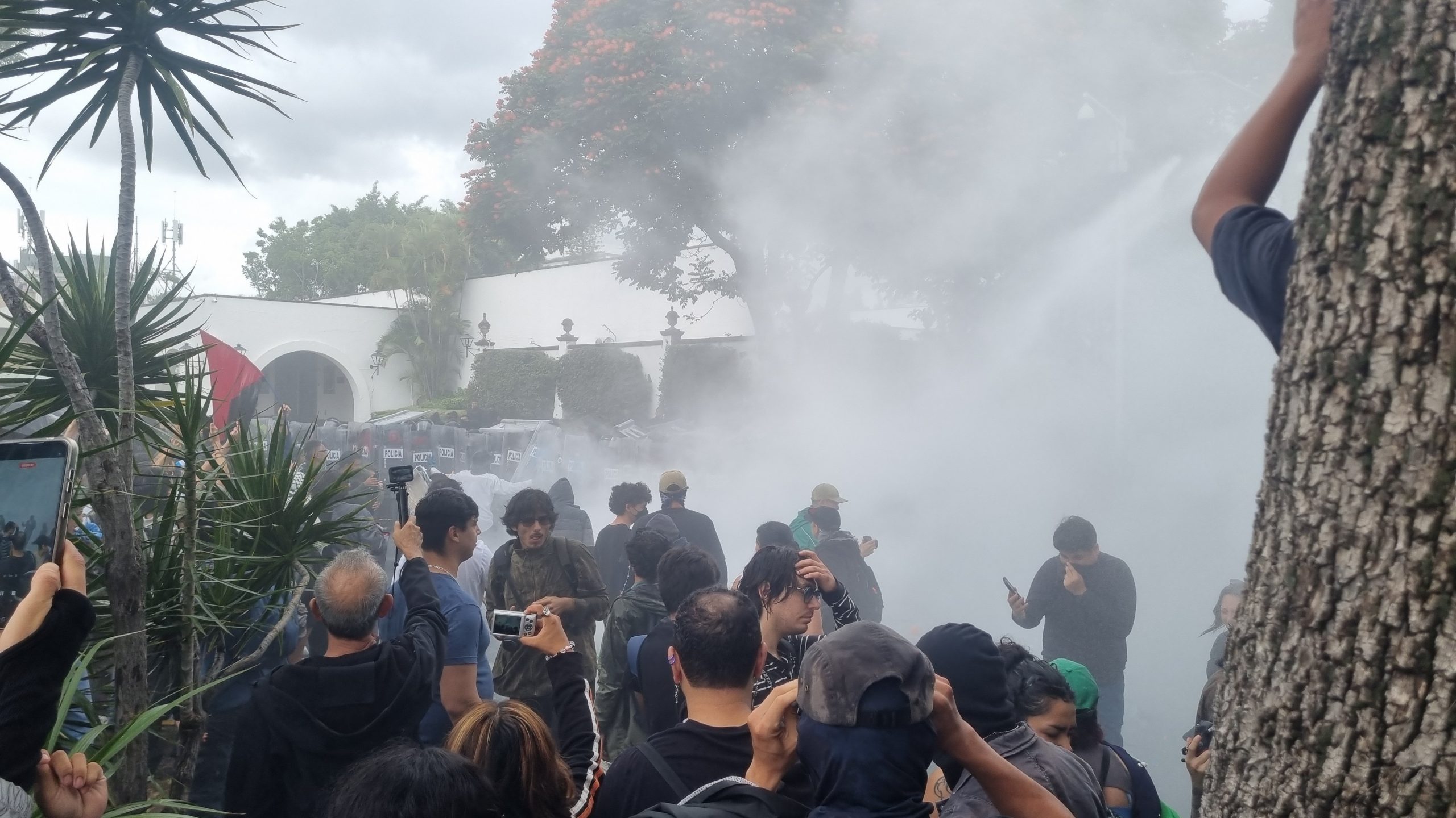 ¡Agua limpia, no gas! Estalla protesta en Guadalajara: enfrentamientos y detenciones