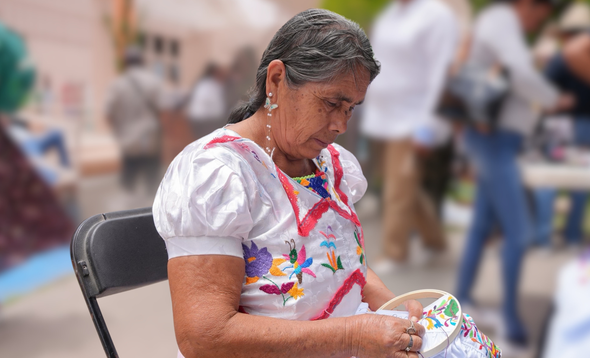 Ni invisibles ni una carga: protección para las mujeres mayores